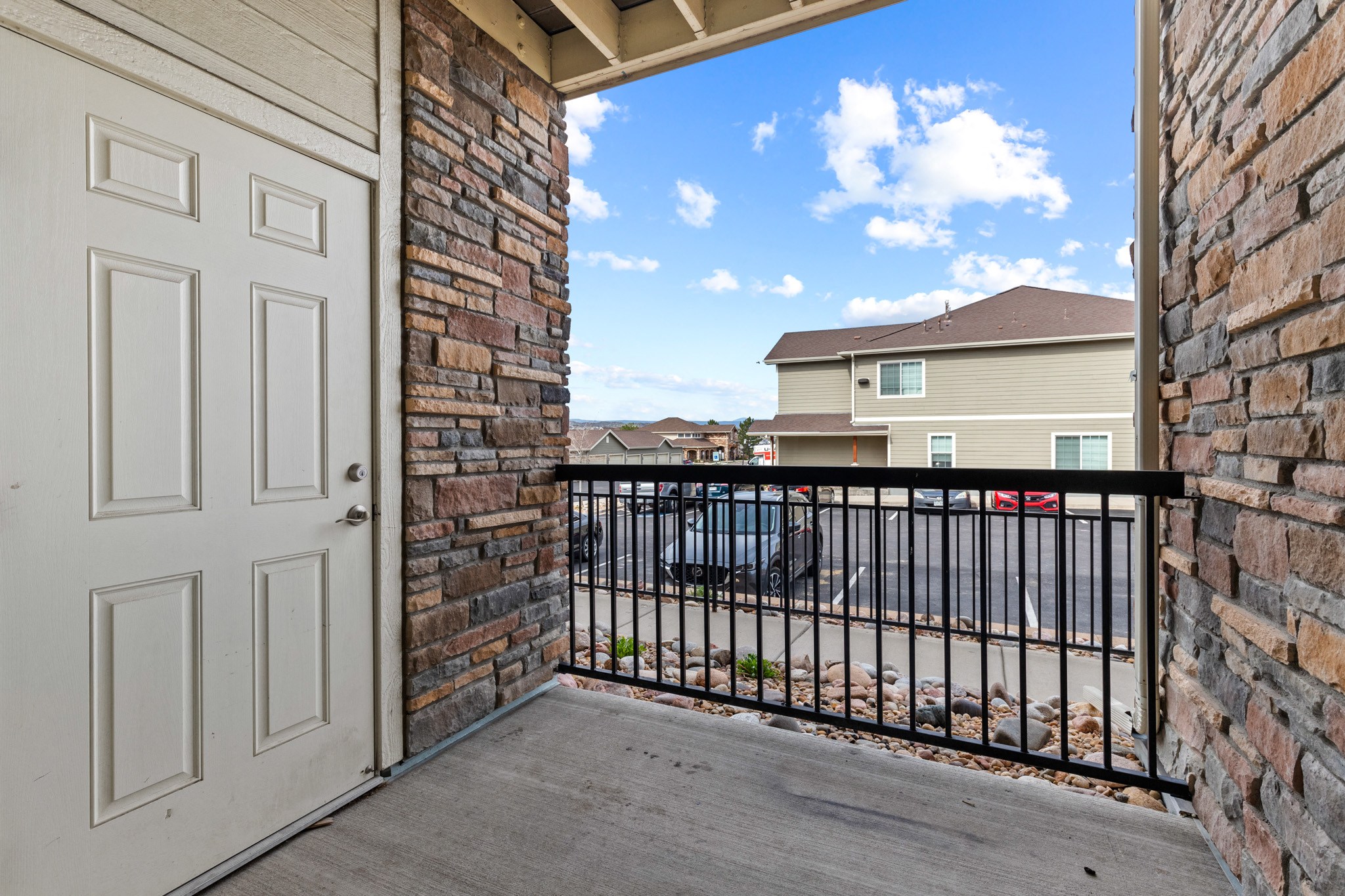 Black Feather Apartment Homes Image 13